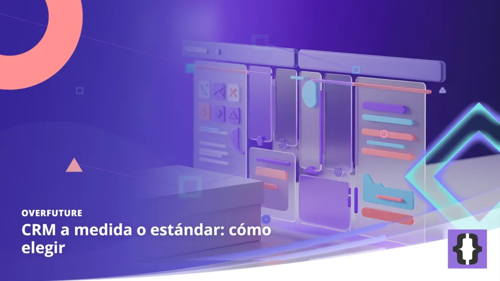 Portada del artículo «CRM a medida o estándar: cómo elegir» de OverFuture, sobre una imagen de una caja de software estándar frente a piezas que forman un CRM a medida