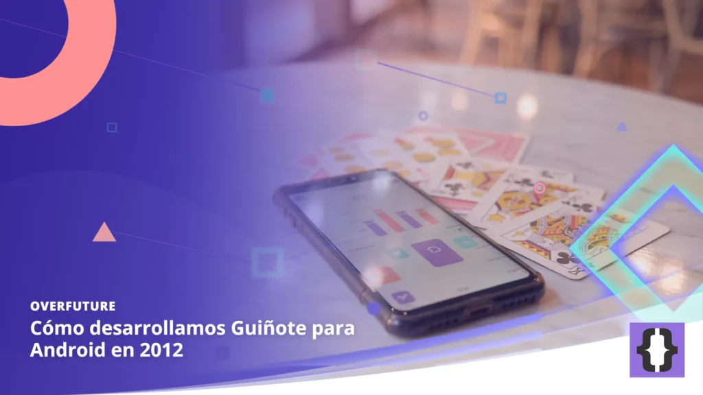 Portada del artículo «Cómo desarrollamos Guiñote para Android en 2012» de OverFuture, sobre una imagen de una baraja española junto a un móvil Android de 2012