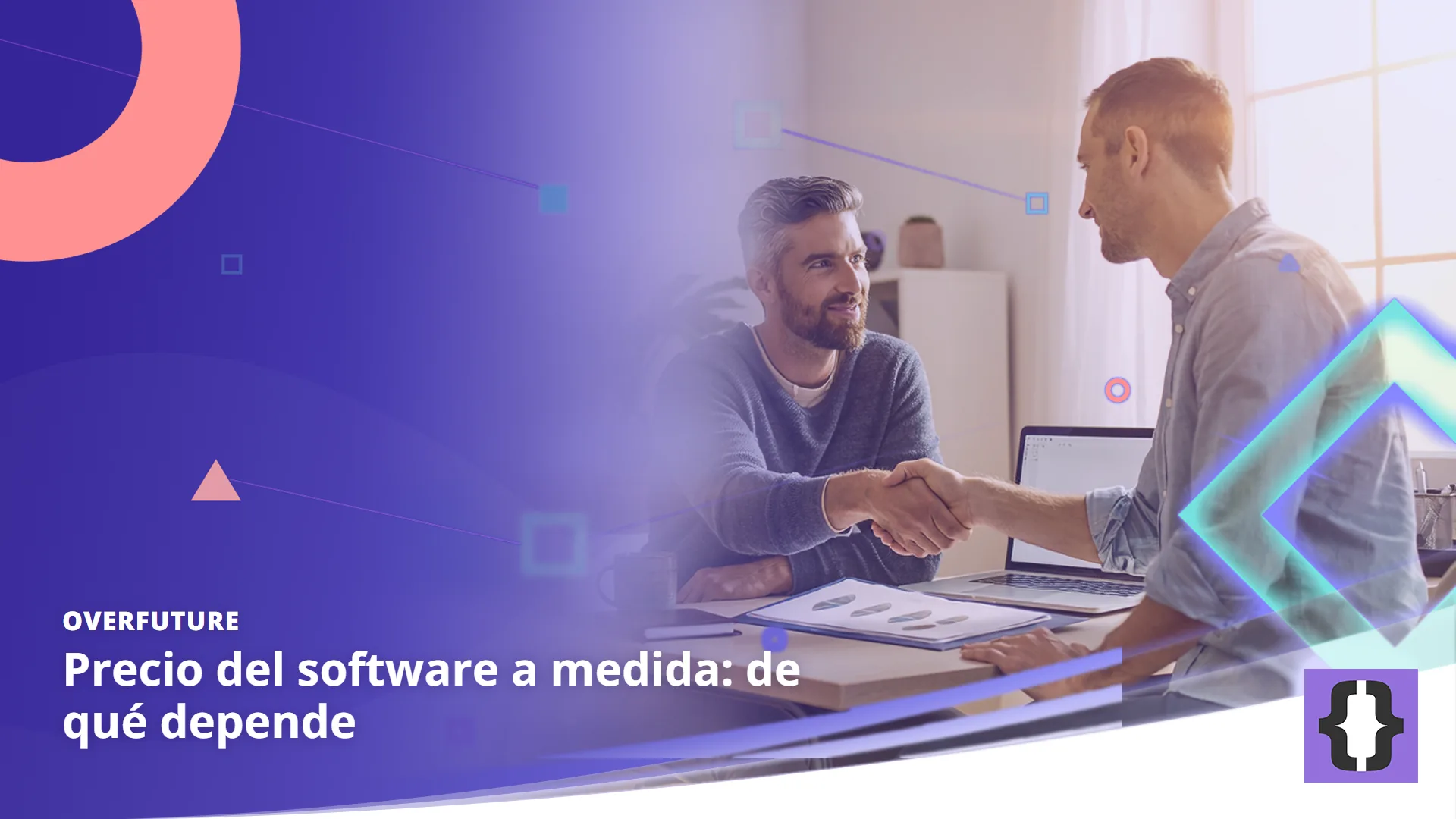 Portada del artículo «Precio del software a medida: de qué depende» de OverFuture, sobre una imagen de un cliente y un desarrollador que se dan la mano sobre una mesa con un plan de proyecto impreso