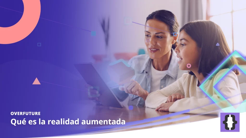 Portada del artículo «Qué es la realidad aumentada» de OverFuture, sobre una imagen de una madre y su hija que apuntan una tableta a la mesa del salón para ver un objeto en realidad aumentada